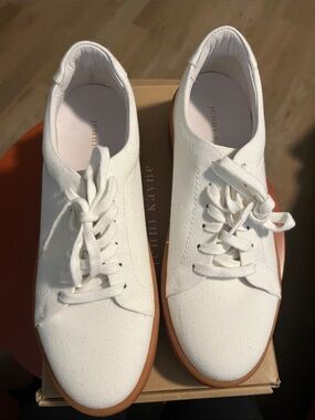 Jenni Kayne White Canvas Low-Top Sneakers with Gum Sole